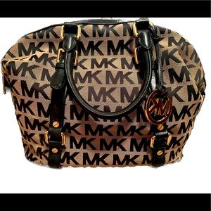Micheal kor signiture handbag